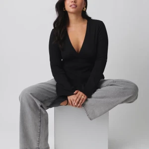 tie top  - Tie topp från Gina i storlek S nypris 299kr