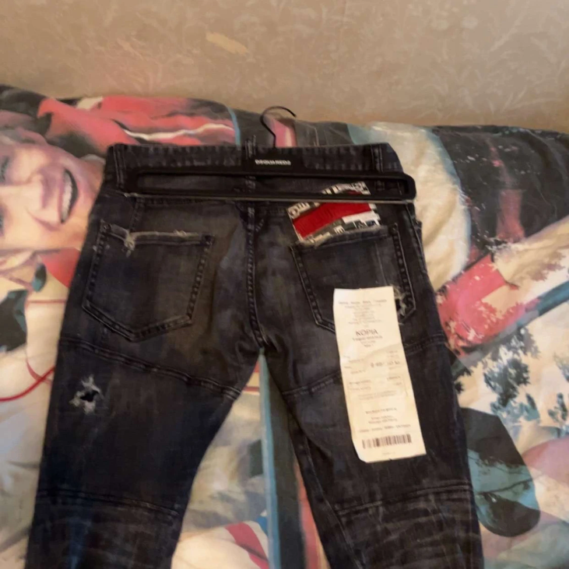 Svarta jeans med slitningar - 2