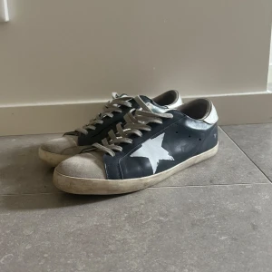Golden goose strl 44-45 - Tja! Säljer nu dessa riktigt feta Golden goose till ett pris av 1399❗️❗️ nypris ca 6000kr❗️inget og tillkommer.