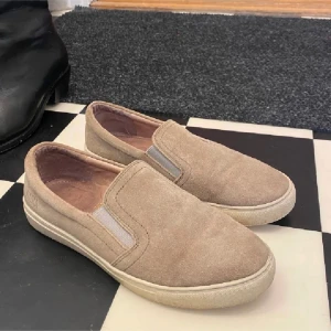 Sneakers  - Använt skick därav pris