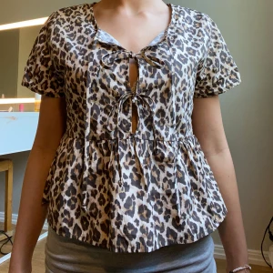 Leopard blus - Jättefin leopard knyt-blus från Gina Tricot! I nyskick❣️