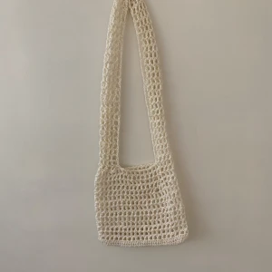 Virkad väska  - 🪩 Handgjord crossbody-väska. 🪩