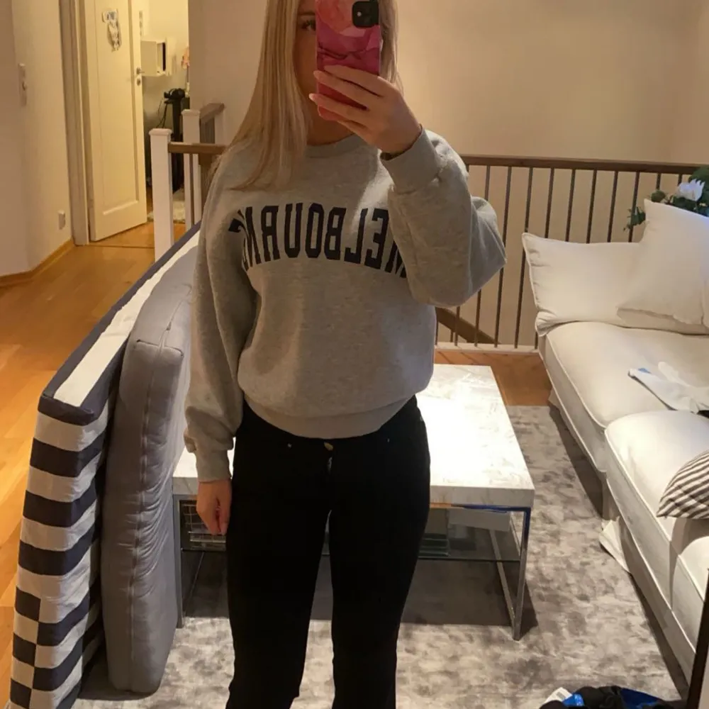 Väl använd tröja som är väldigt skön . Hoodies.