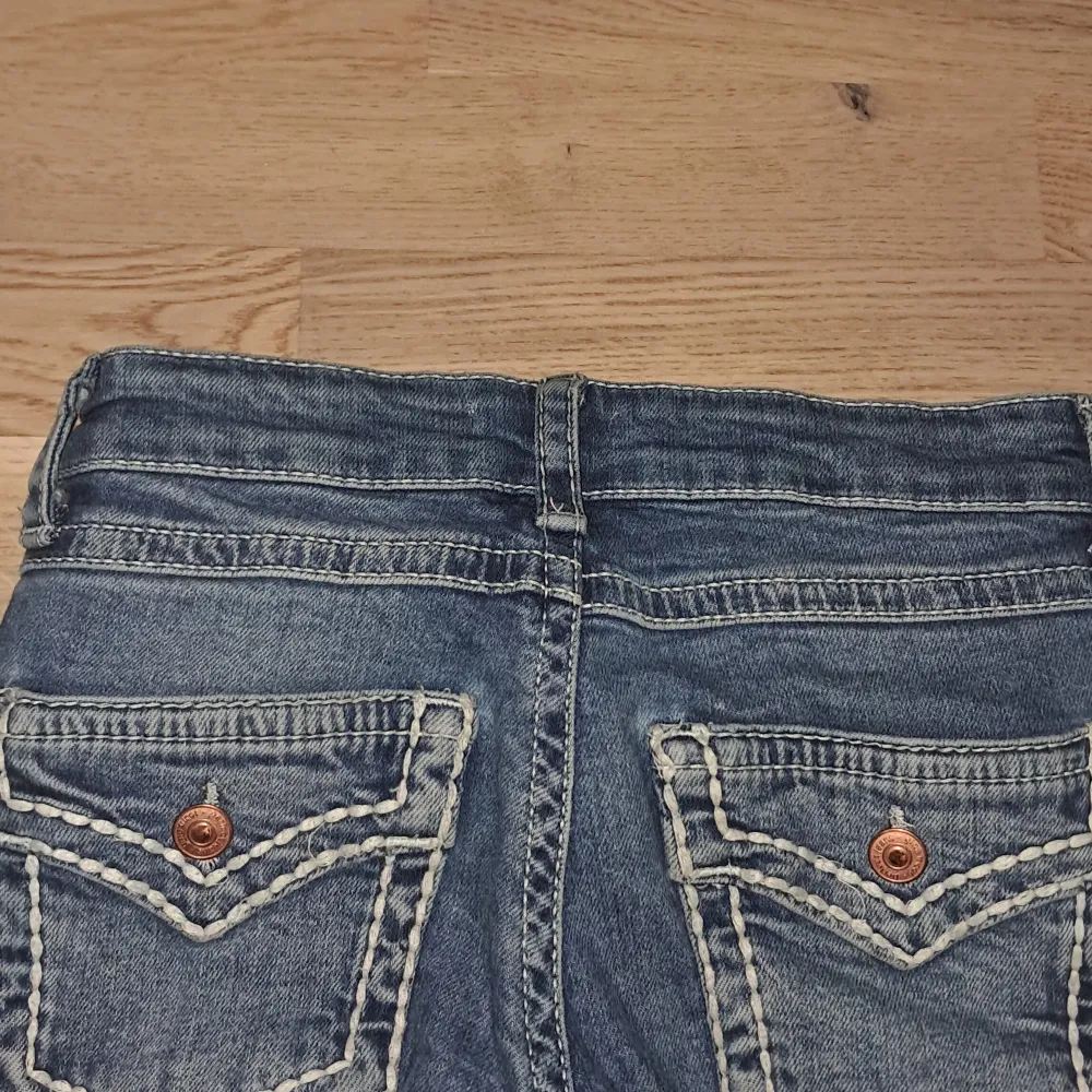 Säljer nu dessa blå jeans från gina young typ helt nya i storlek 158. Jeans & Byxor.