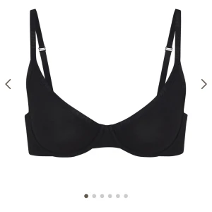 Skims Demi Bra - beställde denna bh från skims men den va för liten så därav säljer jag den! 