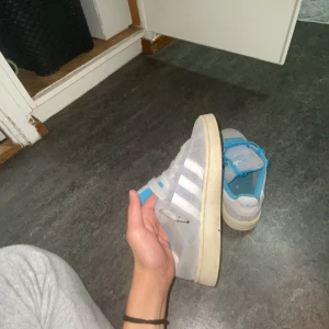Adidas Campus  - Bra skicka, boxen finns extra sko snöre finns oxå 