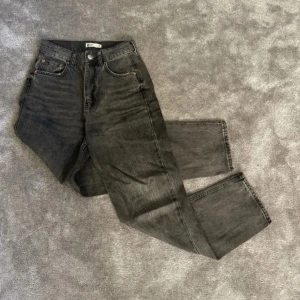 Jeans - Jeans från Gina Tricot i storlek 32