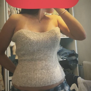 Stickad bandeu topp - En stickad bandeu topp från Gina, säljs inte längre och är därmed svår att få tag på❤️ pris kan diskuteras!!