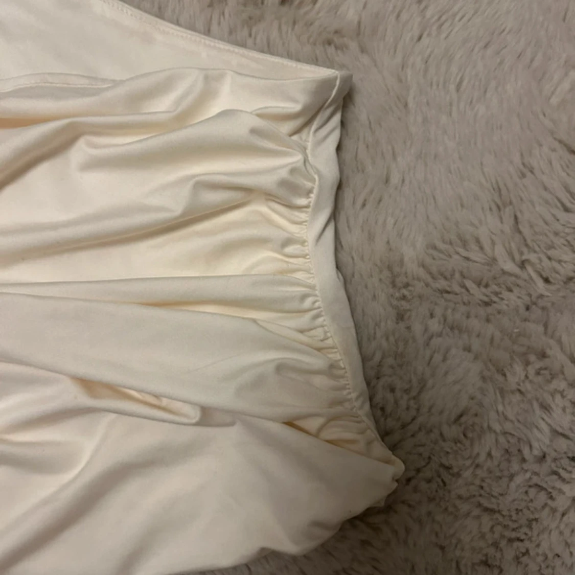 Vit draperad oneshoulder topp från H&M - 91