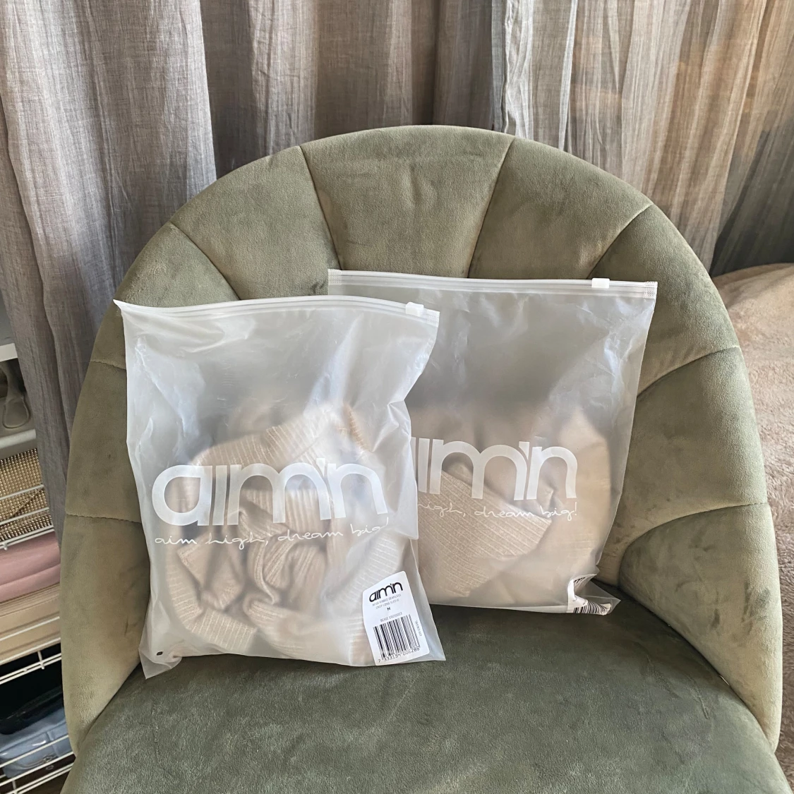 Beige ribbad croppad tröja från Aim'n