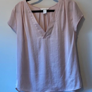 Rosa blus  - Såå din!! Jätte bra skick 