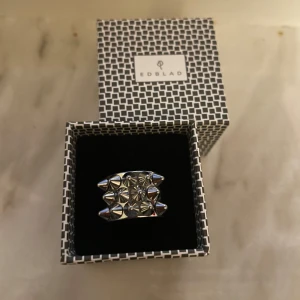 Edblad ring 18,50 - Ny ring jag inte andvänder då jag inte gillar silver. Nyskick, köpt för 