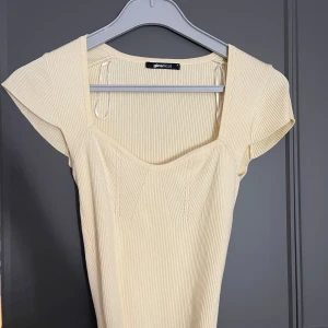 Topp från Gina  - RENSAR GARDEROBEN!!☺️💕🥂