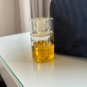 Olaplex bonding oil - Använd en del. Säljer för att jag inte använder den längre 