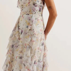 Ted Baker sommarklänning - Jättefin Ted Baker sommarklänning Använd 2ggr Storlek 40 (UK3) Org pris 2800kr   