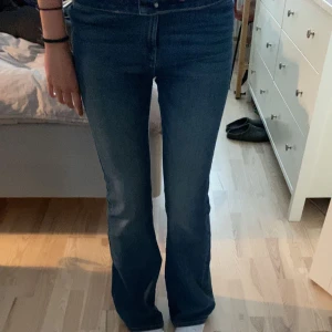 Only blå jeans - Supersköna jeans i ett stretchigt material. Pris kan diskuteras! Skriv prov för mått💞💞