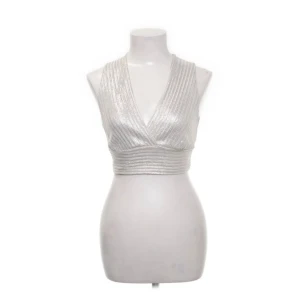 Festtopp  - Köpt på sellpy, men aldrig använt💕