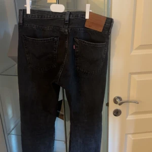 Levis 501  - Levis 501:or i sprillans nytt skick använt fåtal gånger då dom inte passar mig så bra Storlek: Waist 31 Length 32