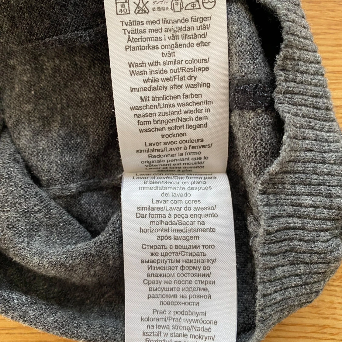 Ny grå väst i linne och bomull i strl M från Peak Performance, modell Lia V - 93