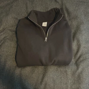 Mörkgrö halfzip  - Mörkgrö halfzip 