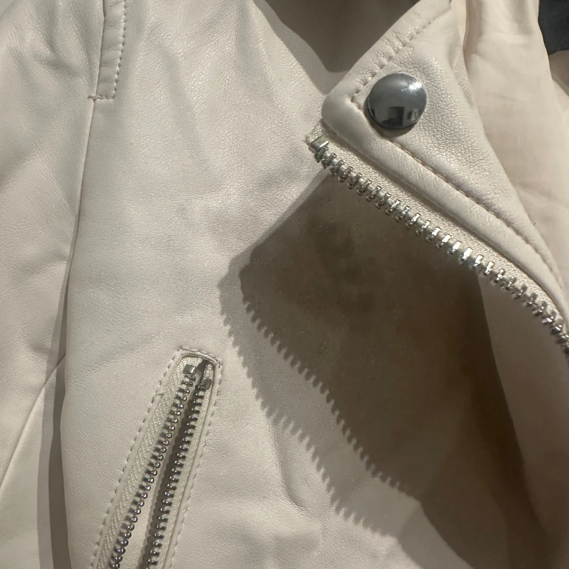 Vit skinnjacka från KappAhl - 91