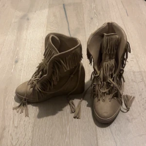 Casadei liknande Fransskor - Fransskor i storlek 38. Säljer då de inte kommer till användning💕