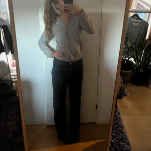 Levis jeans  - Straight leg jeans! Super fina, men passar inte mig jätte bra. Skicket är perfekt 