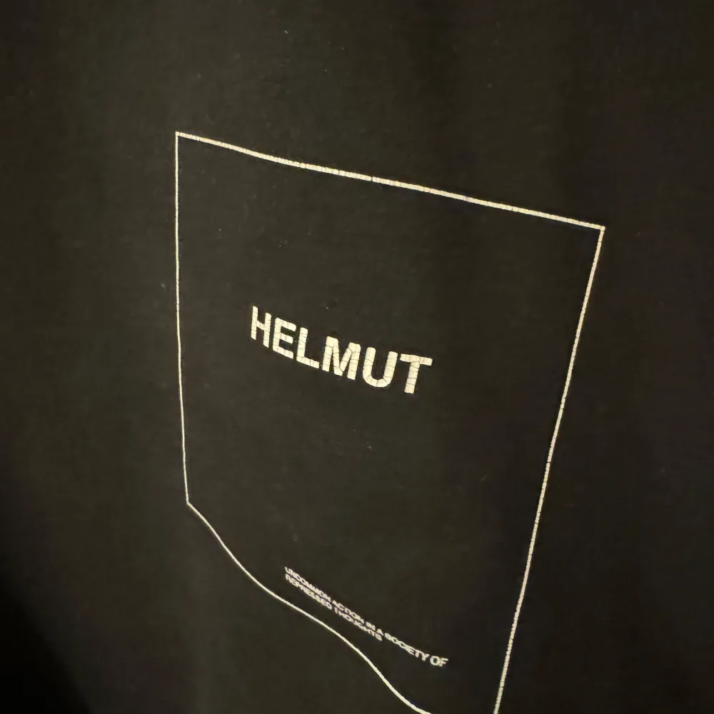 Se bilder för skick, nypris 2500kr. Hoodies.