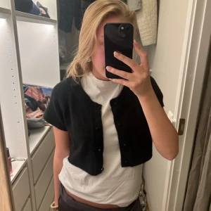 Bolero - Stickad bolero, oanvänd. Använd gärna köp nu 