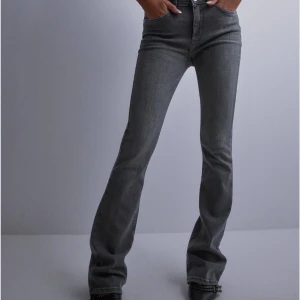 Only jeans - Säljer dessa fina jeans då jag har flera gråa som används. Super fint skick och inga defekter. Slutsålda och nypris är 549kr❤️