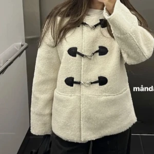 Pilejacka - Superfin teddyjacka i pile som är använd en gång, nyskick💛