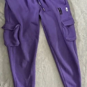 Hoodrich💜 - Helt nya lila hood rich byxor i storlek S men funkar som M . 