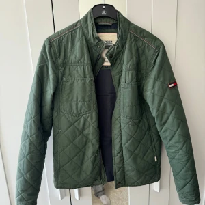 Tommy hilfiger jacka - Helt ny, aldrig använd bara när jag testat passformen