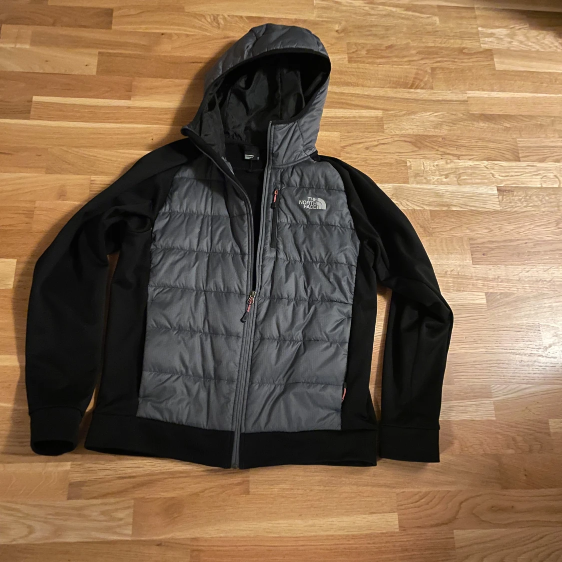 Svart/ grå north face höst jacka