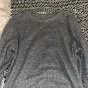 Stickad tröja - Fin stickad tröja inga skador