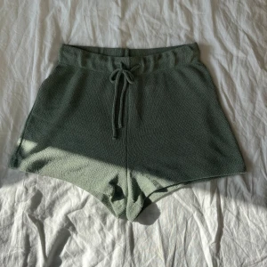 Shorts  - Gröna, i bra skick. Inga fickor 
