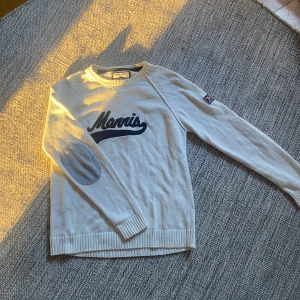 Stickad Morris tröja - Den är i 9/10 skick då den bara används ett par gånger. Nypris runt 1000kr Priset kan diskuteras vid snabb affär.