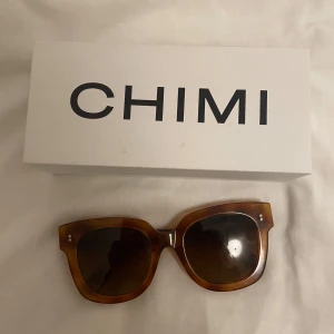 Chimi 08 solglasögom - Chimi modell 08, helt i nyskick färg havana 