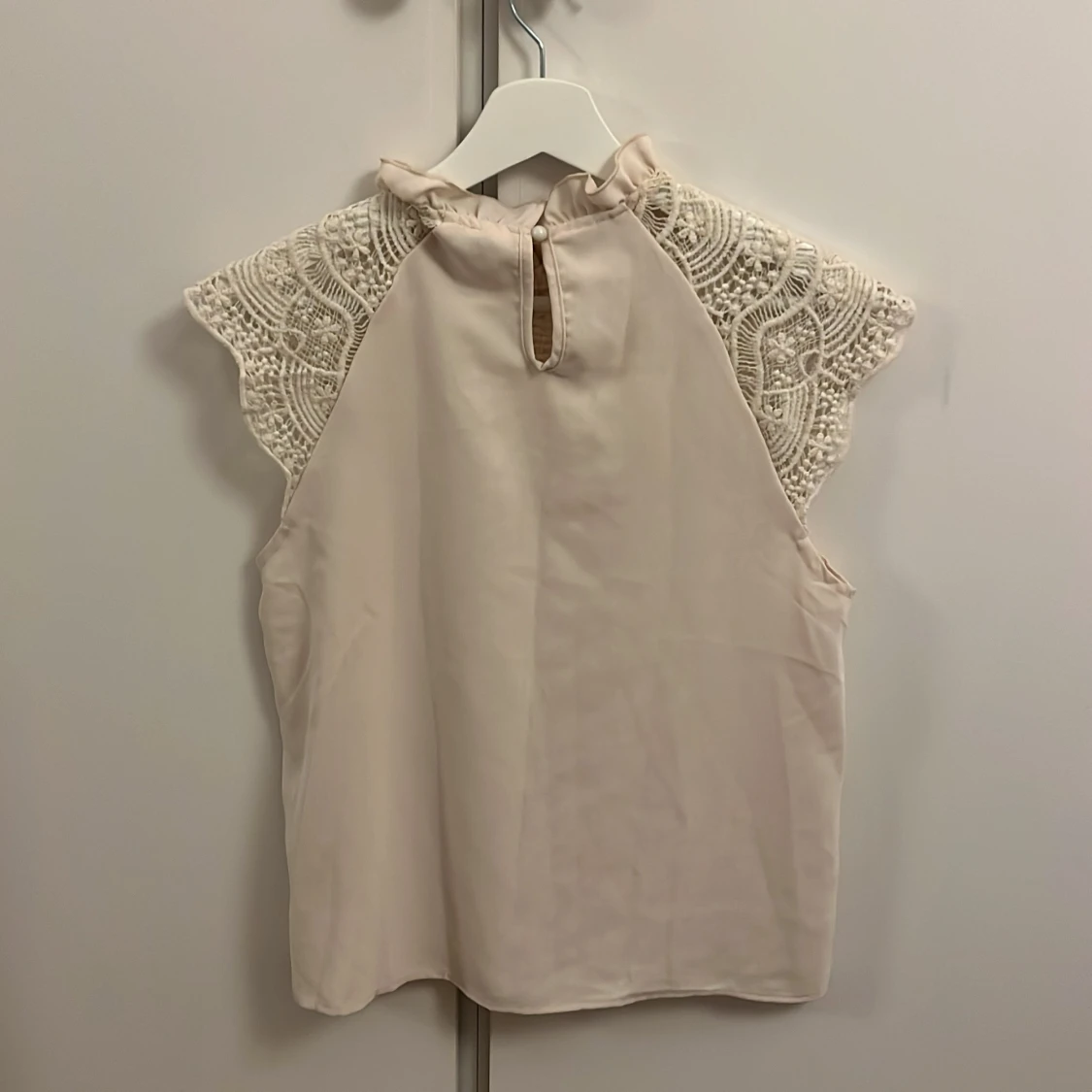 Beige spetsblus från Shein - 1