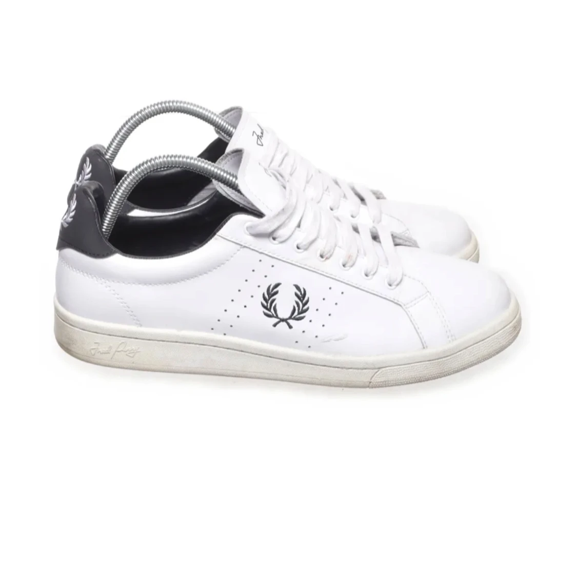 Vita sneakers från Fred Perry