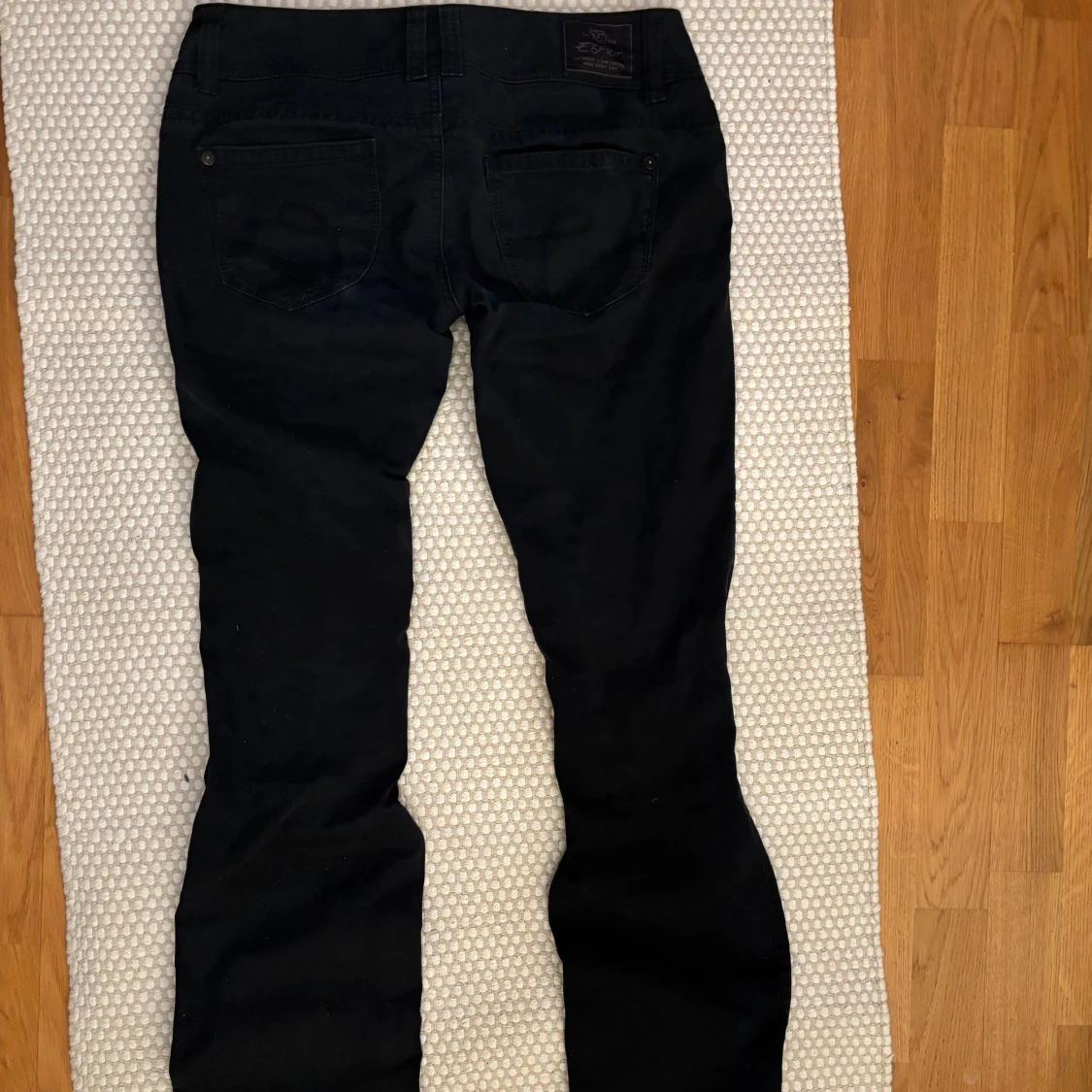 Svarta low waist jeans  - 3