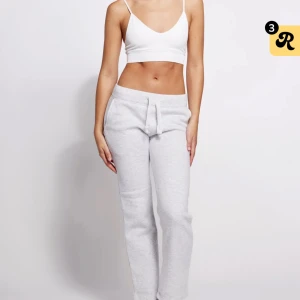 Ljusgrå mjukisbyxor från Russemerch - Säljer ett par ljusgrå mjukisbyxor från Russemerch i storlek XXS eftersom att dom var för små, det är endast testade 