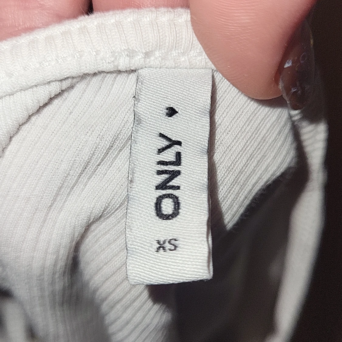 Vit ribbad croppad topp från ONLY - 2