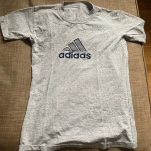 Adidas tröja barn - Använd något men i bra skick