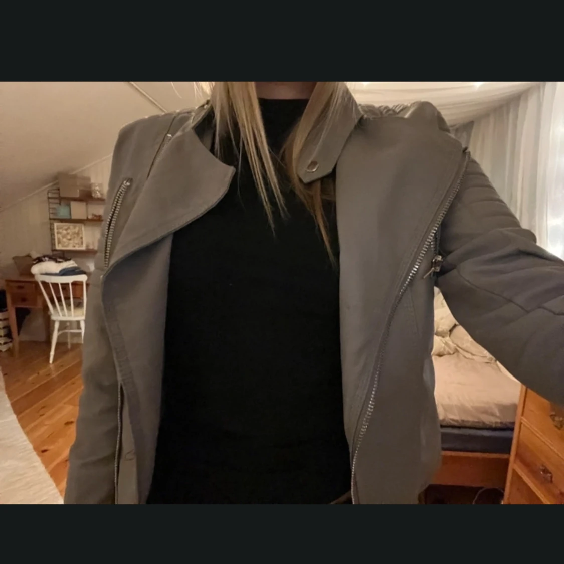 Grå skinnjacka med dragkedjor - 3