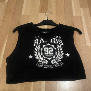 Svart T-shirt - En svart T-shirt med korta armar