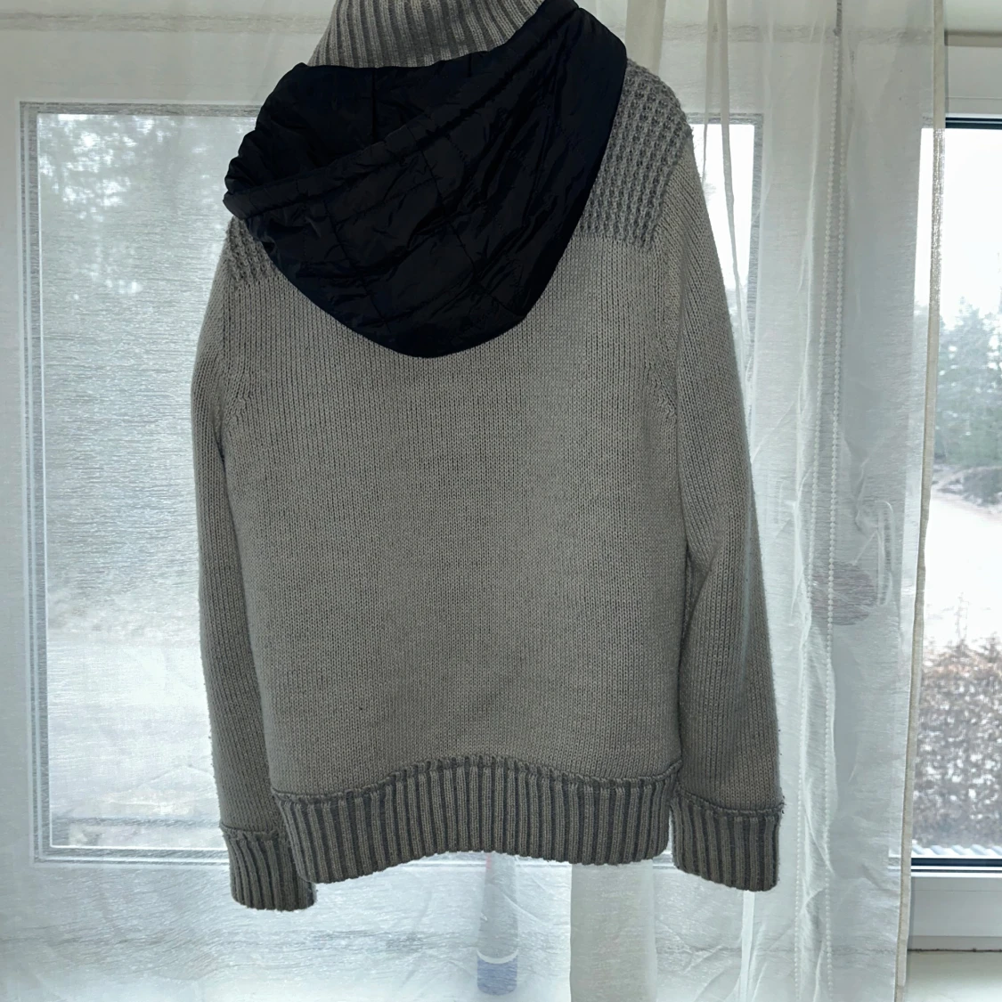 Grå stickad hoodie från Angelo Litrico - 1