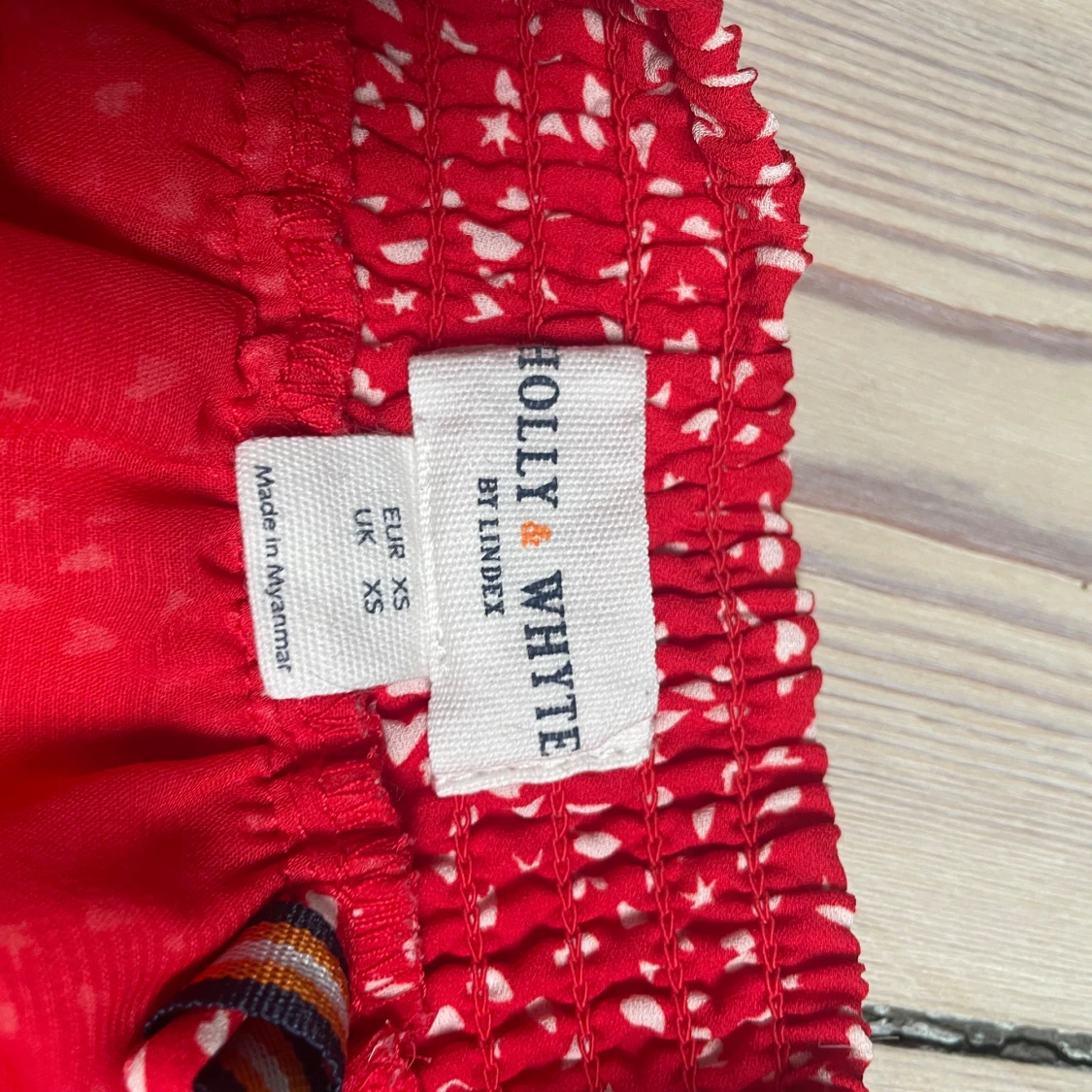 Röd kjol från Holy and Whyte by Lindex  - 1