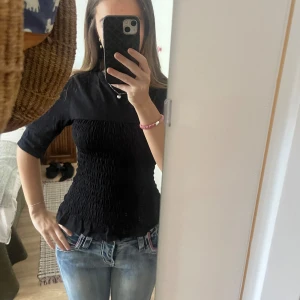 smockad topp - Smockad T-shirt från HM💛