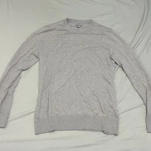 Kashmir Tröja - Säljer nu denna Kashmir tröja från HM då jag inte andvänder den. Endast andvänd en eller två gånger Nypris : 499 Mitt pris :249 